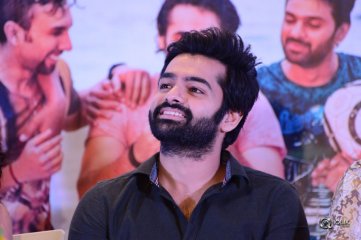 Vunnadhi Okate Zindagi Movie Team Thanks Meet